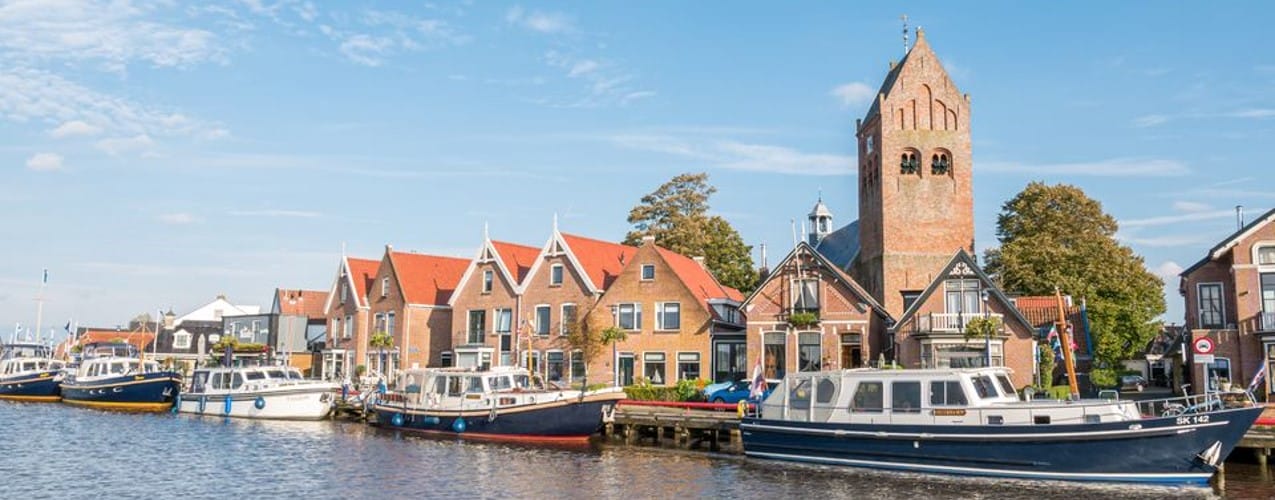 Uitzicht op Grou vanaf het water