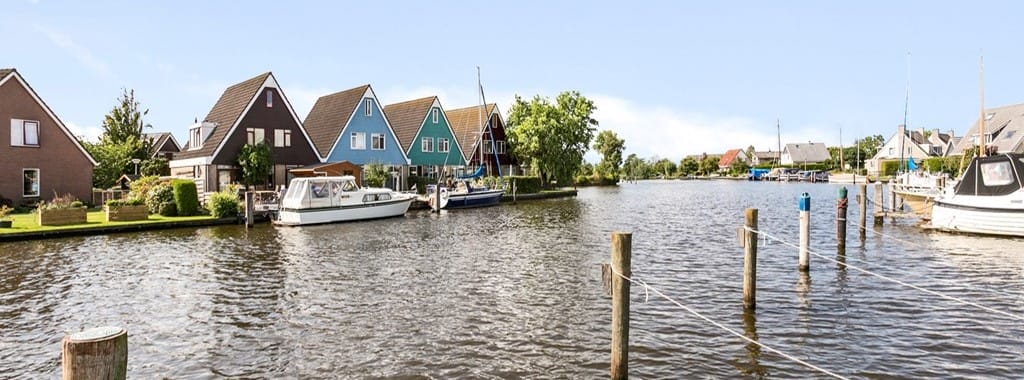 Woningen aan het water in Akkrum